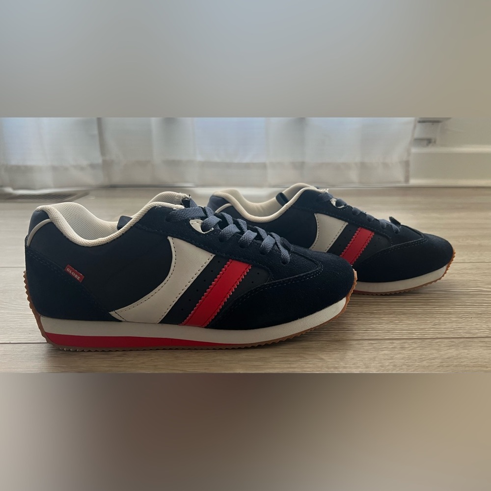 Globe Pulse Navy Suede Retro Sneaker size 6.5